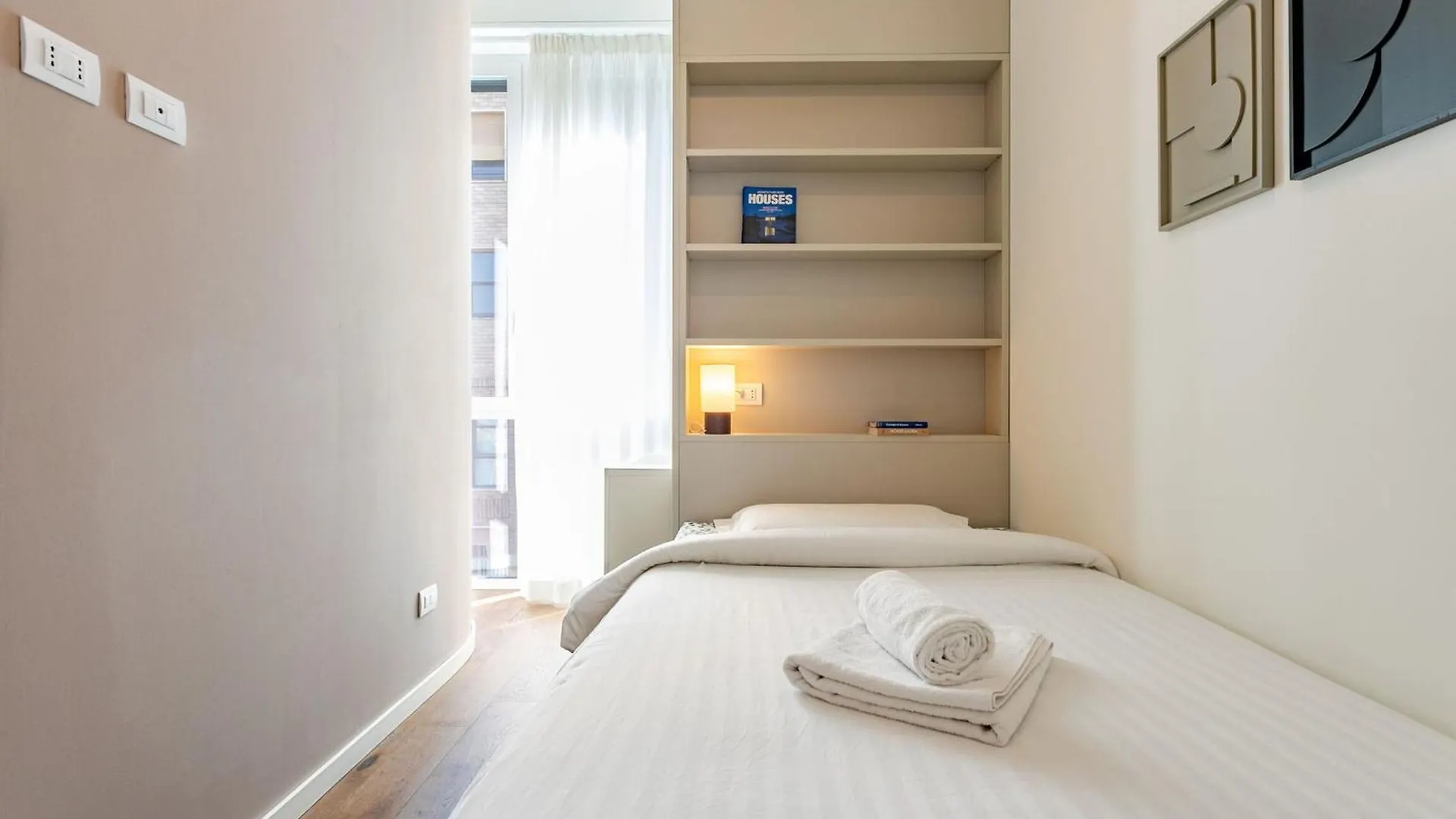 Mazzini By Halldis Milán 0*,  Italia
