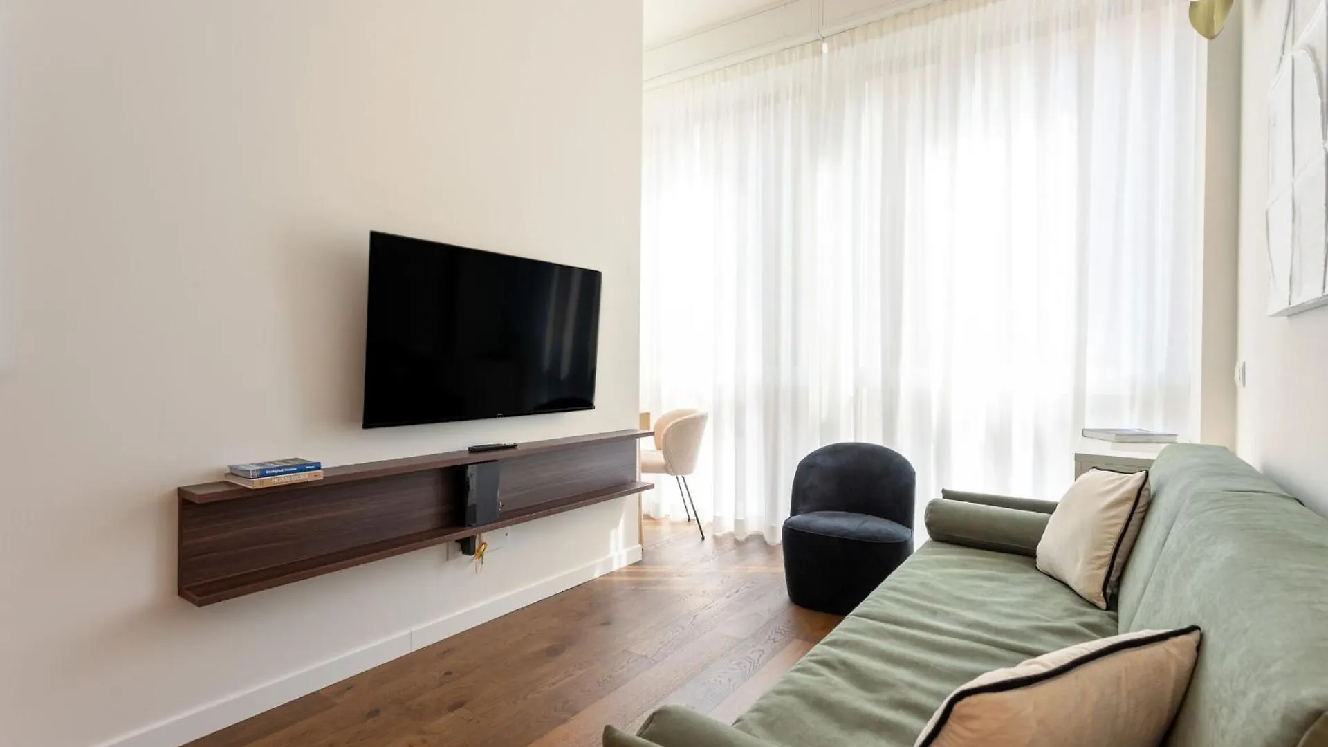 Mazzini By Halldis Milán 0*,  Italia